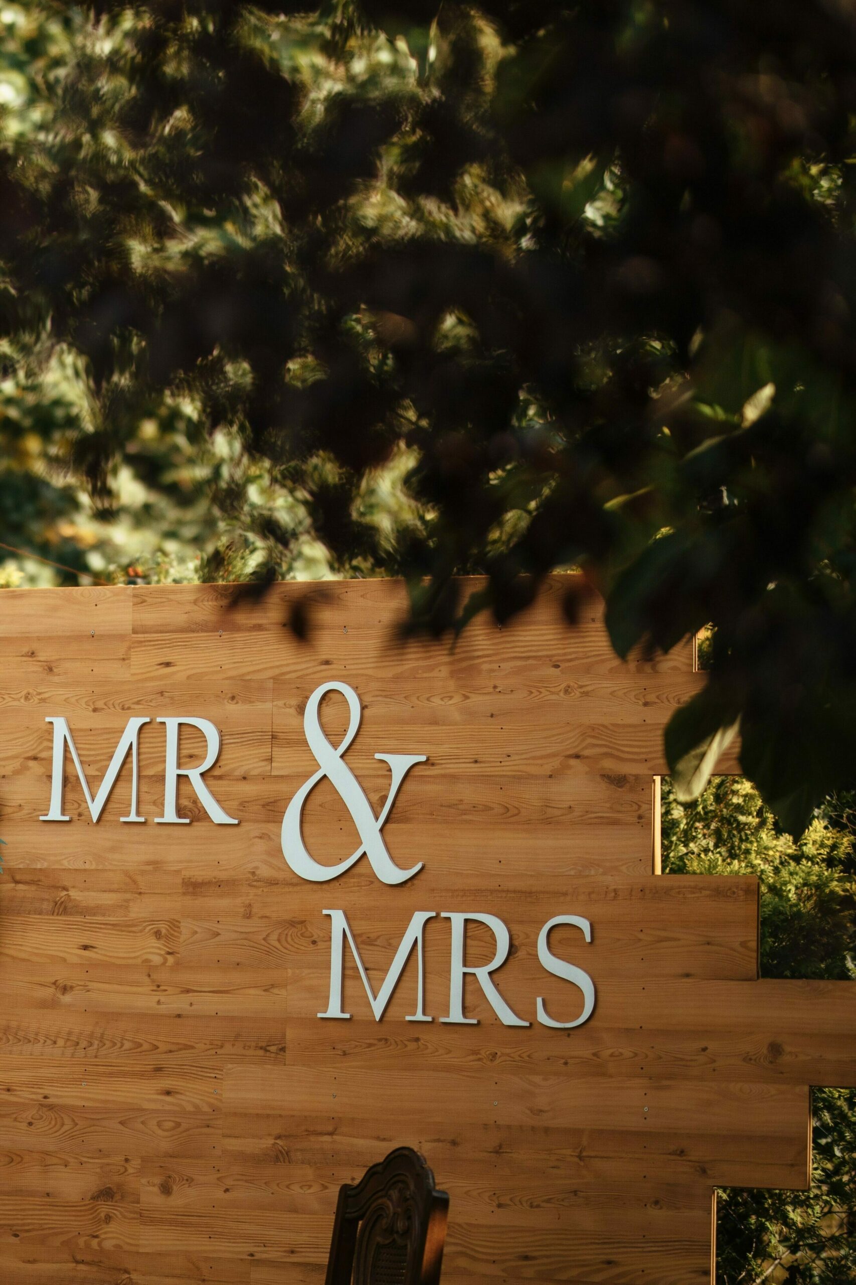 Fotobox Hintergrund Holz mit Mr. & Mrs.