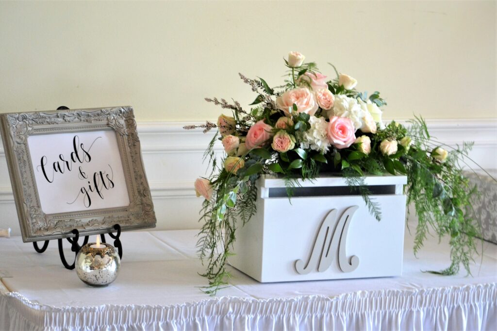 Geschenketisch und Kartenbox für Geldgeschenke Hochzeit