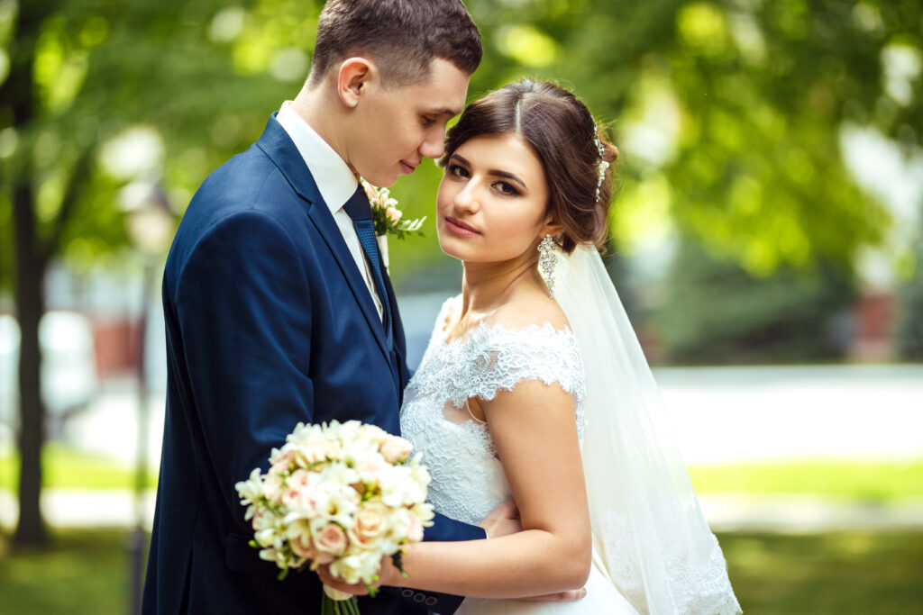 Klassische Hochzeitsfotos junges Brautpaar