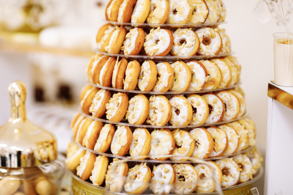 Donut-Turm auf dem Sweet-Table Hochzeit