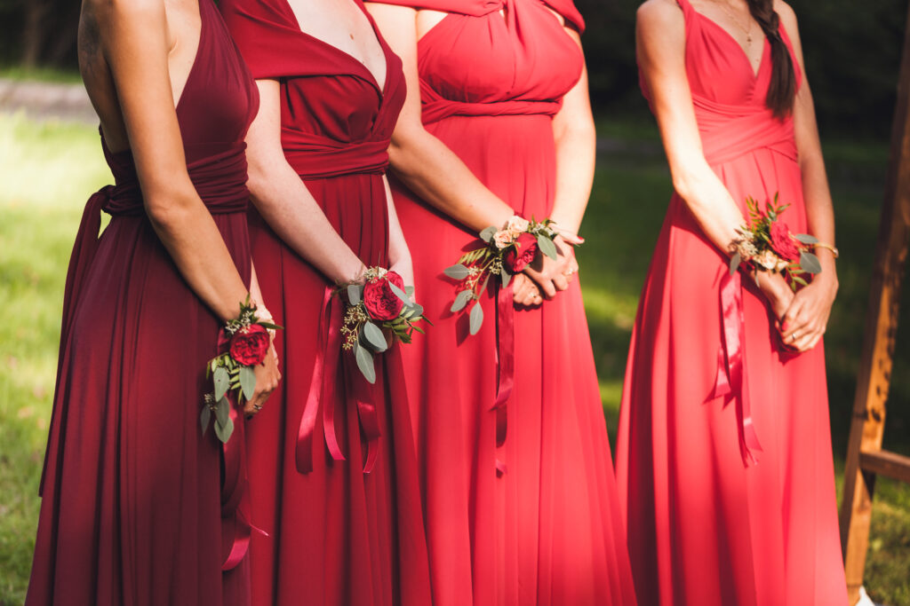 Bridemaids in roten Kleidern