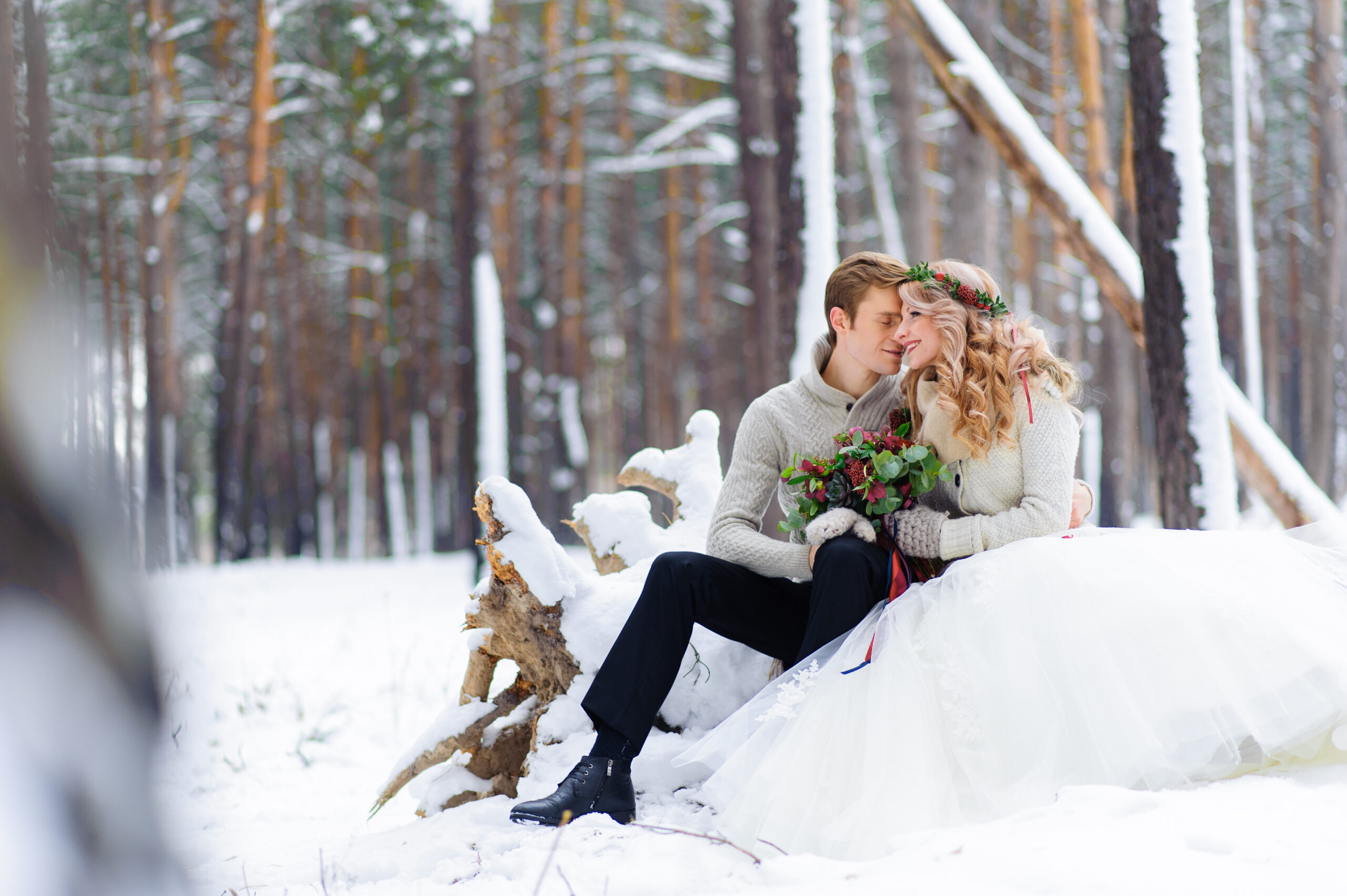 Winterhochzeit im Schnee Brautpaarshooting