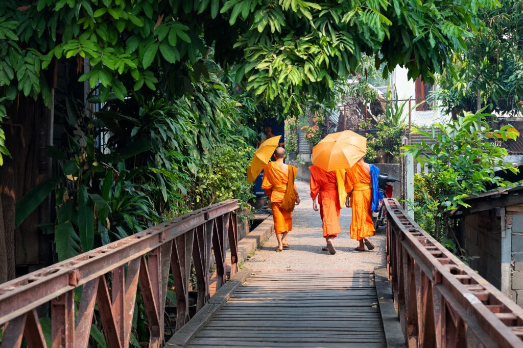 Mönche in Laos Honeymoon-Destination