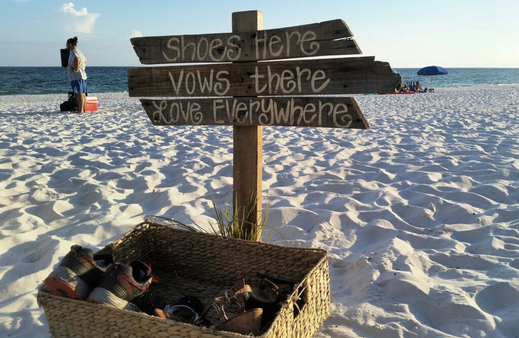 Hochzeit am Strand an der Ostsee Wegweiser