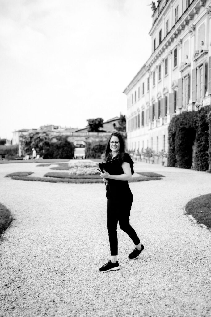 Hochzeitsplanerin Julia Weiß in einer italienischen Hochzeitsvilla