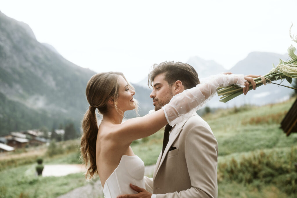 Hochzeit mit Ausblick auf Berge - Hochzeitsplanung Glücksgefühle Weddings