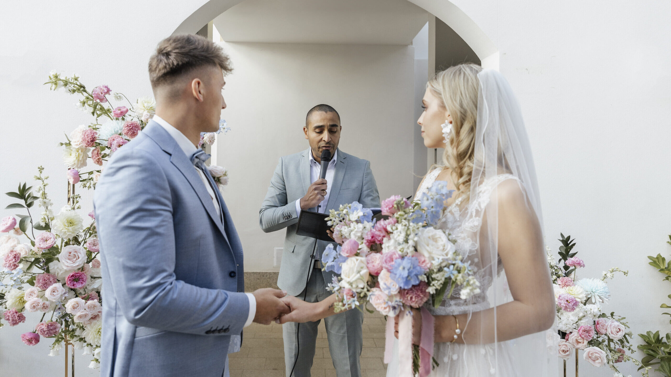 Brautpaar bei einer Trauung in Hamburg.