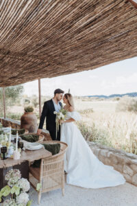 Brautpaar in einer Finca auf Mallorca.