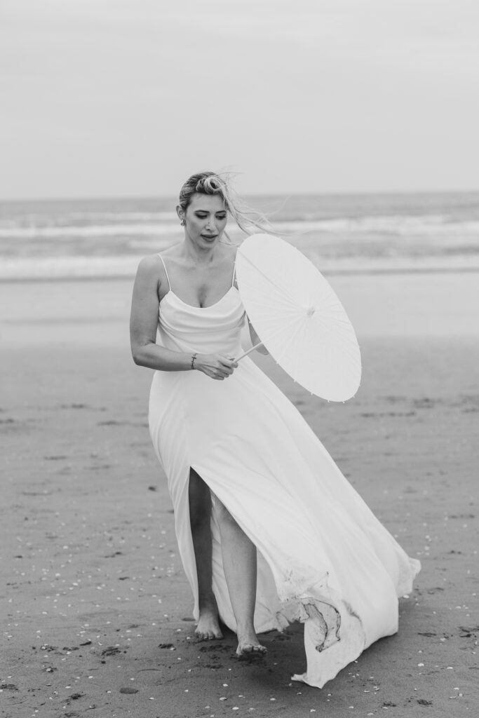 nachhaltige Brautmode bei einer Strandhochzeit