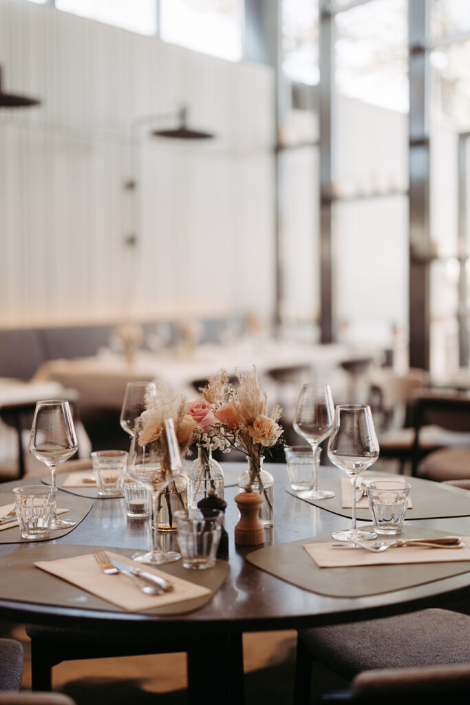 Gedeckter Tisch einer Hochzeit